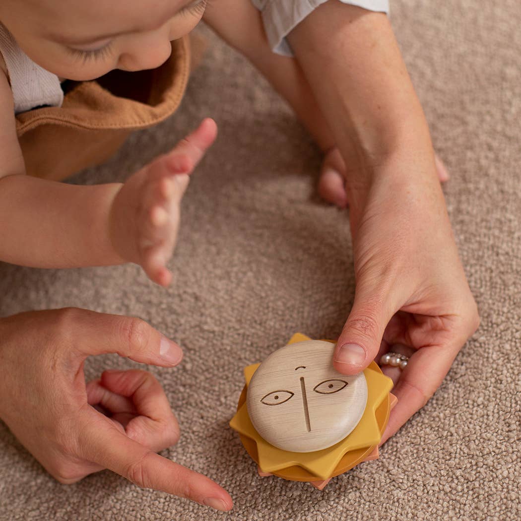 Wooden Spinner 1+. Here comes the Sun
