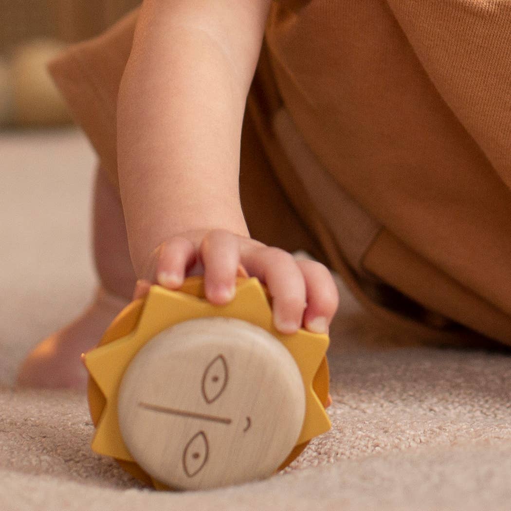 Wooden Spinner 1+. Here comes the Sun