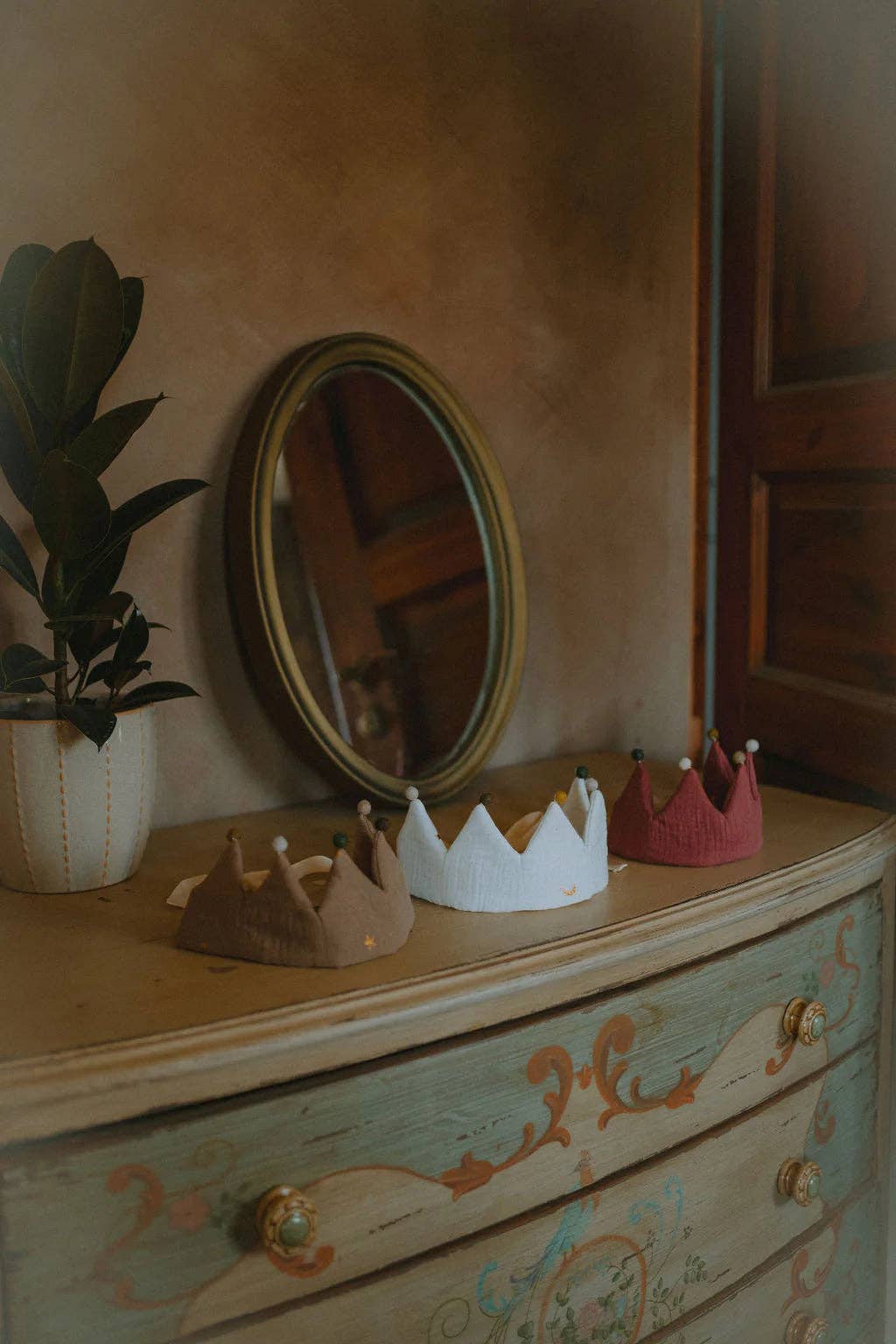 TISU children's crown, Rouge