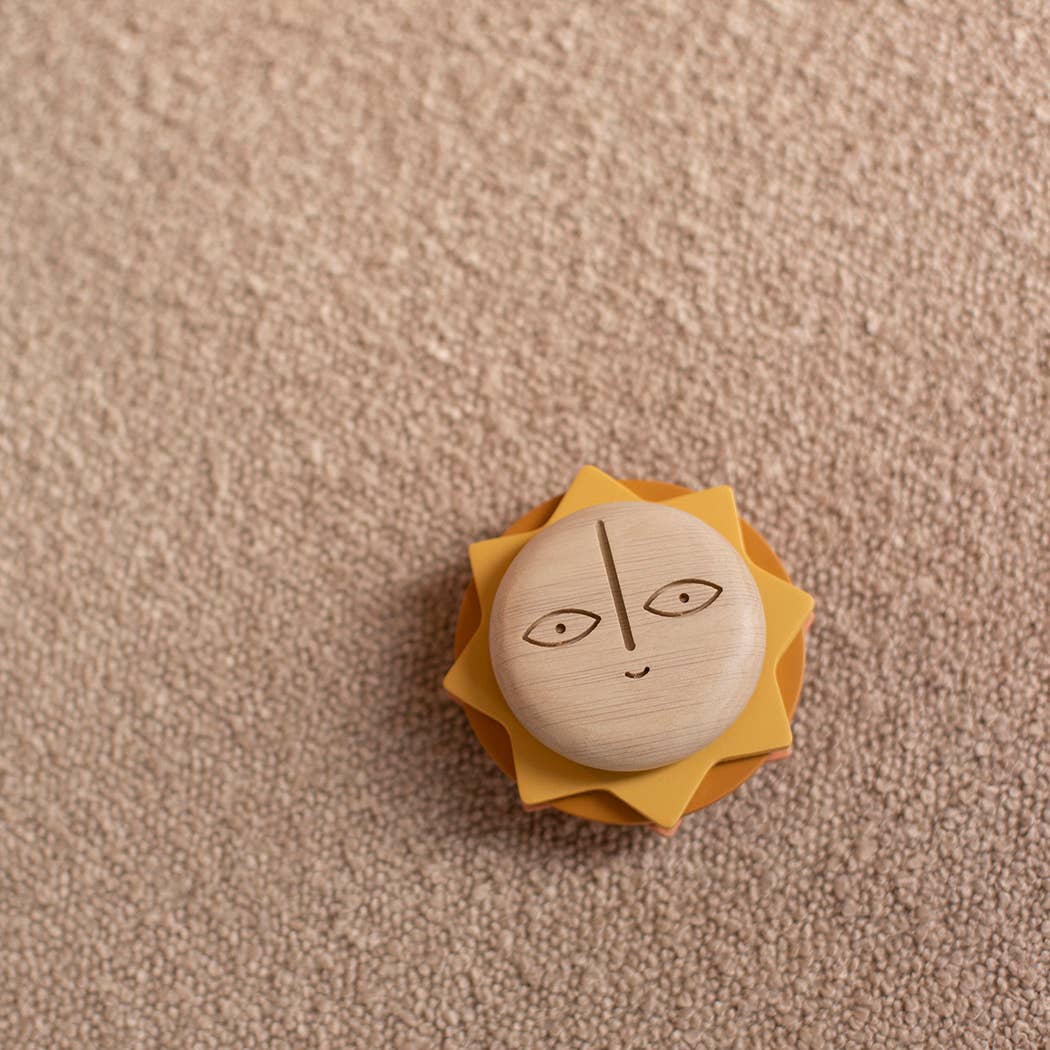 Wooden Spinner 1+. Here comes the Sun